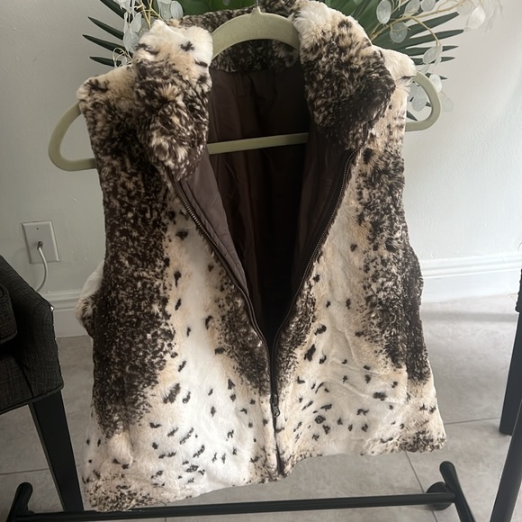 Beautiful Reversible Vest - Picture 5 of 12